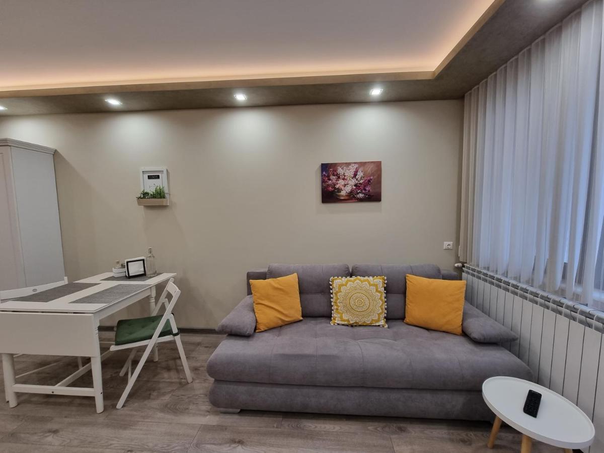 Flowers Apartment Dobrich Buitenkant foto